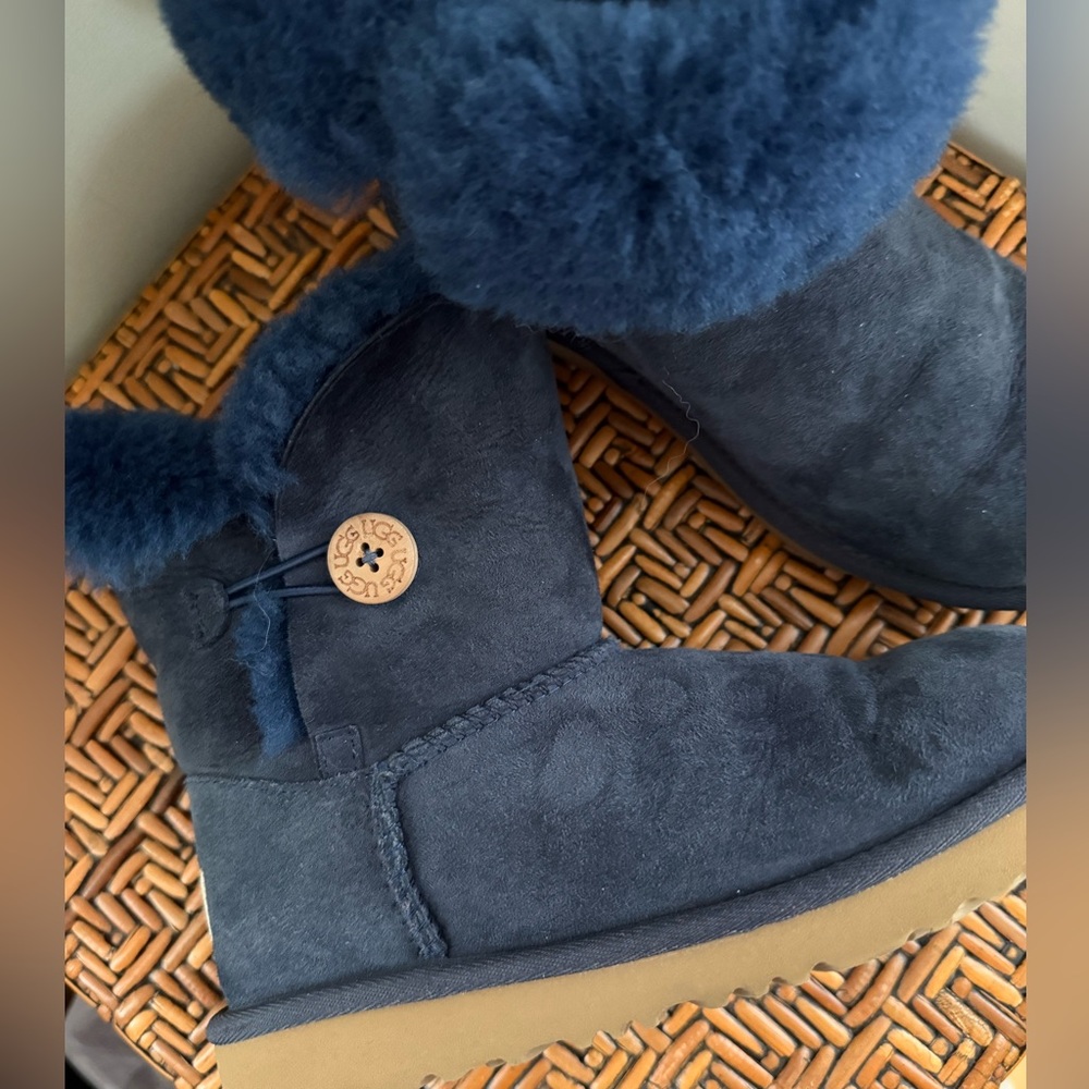 Genuine UGG Kids (Big Girl) Bailey Button Sheepskin  Boots - Picture 5 of 6
